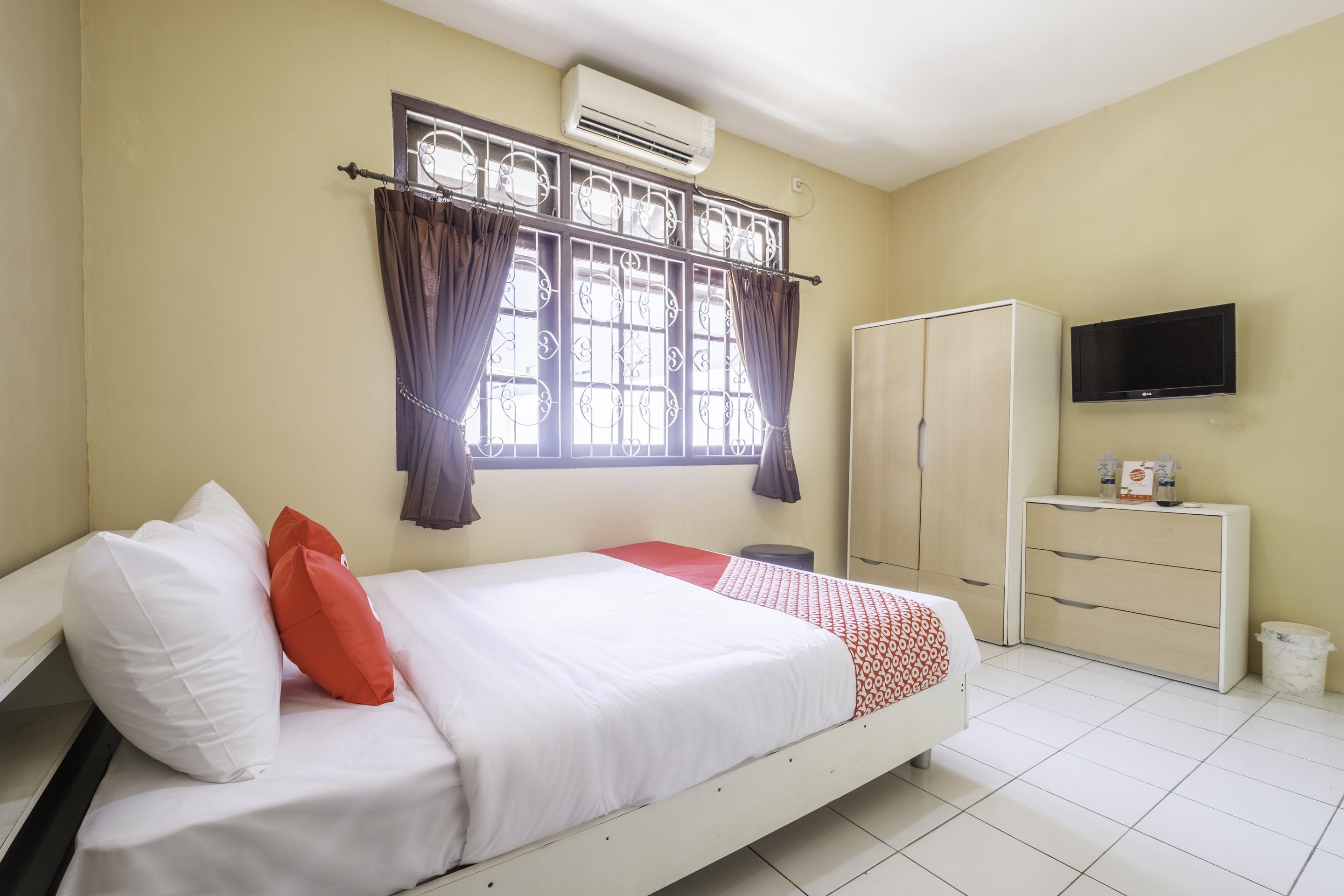 Super Oyo 1568 Stasiun Ka Cirebon Guest House Exterior photo