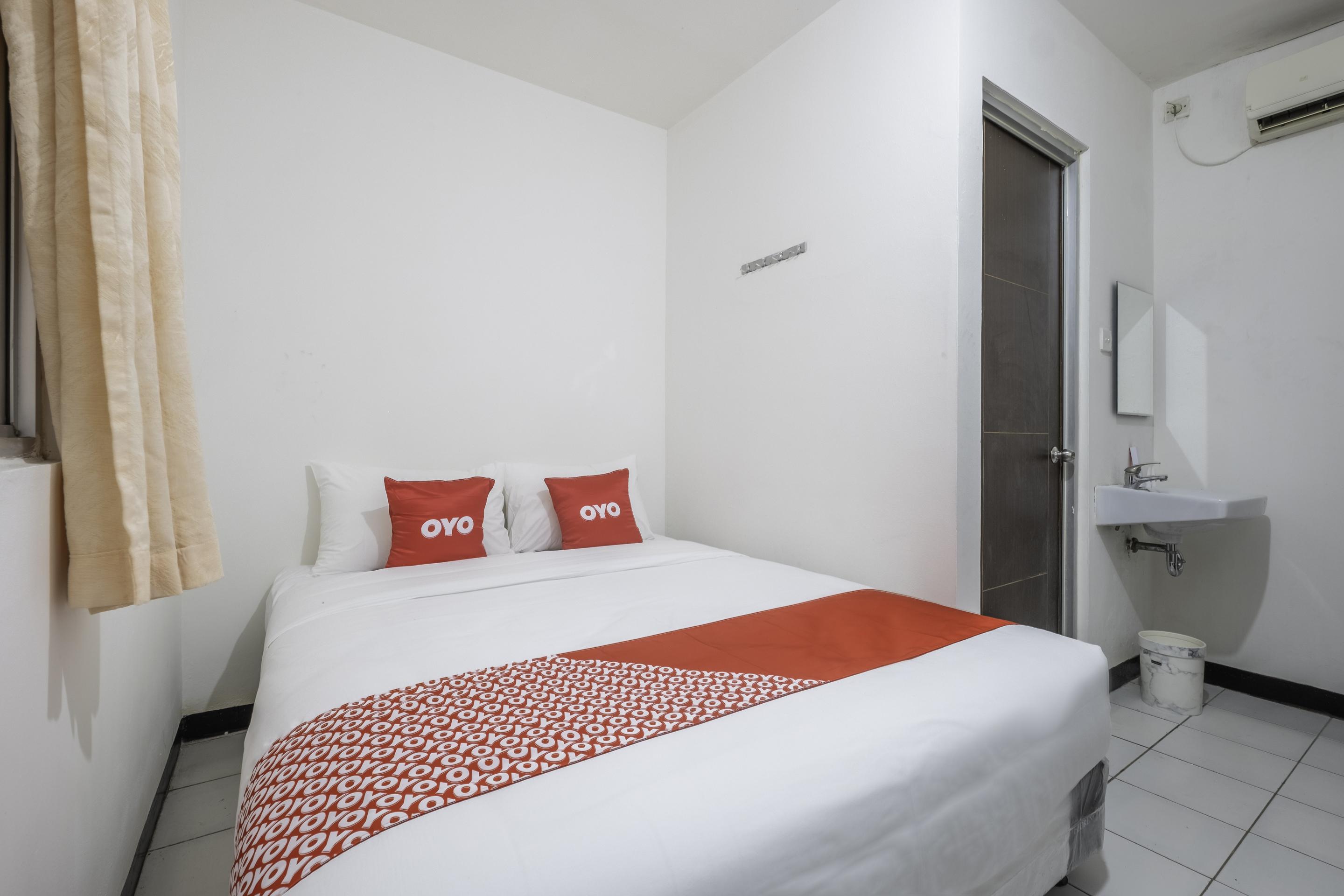 Super Oyo 1568 Stasiun Ka Cirebon Guest House Exterior photo