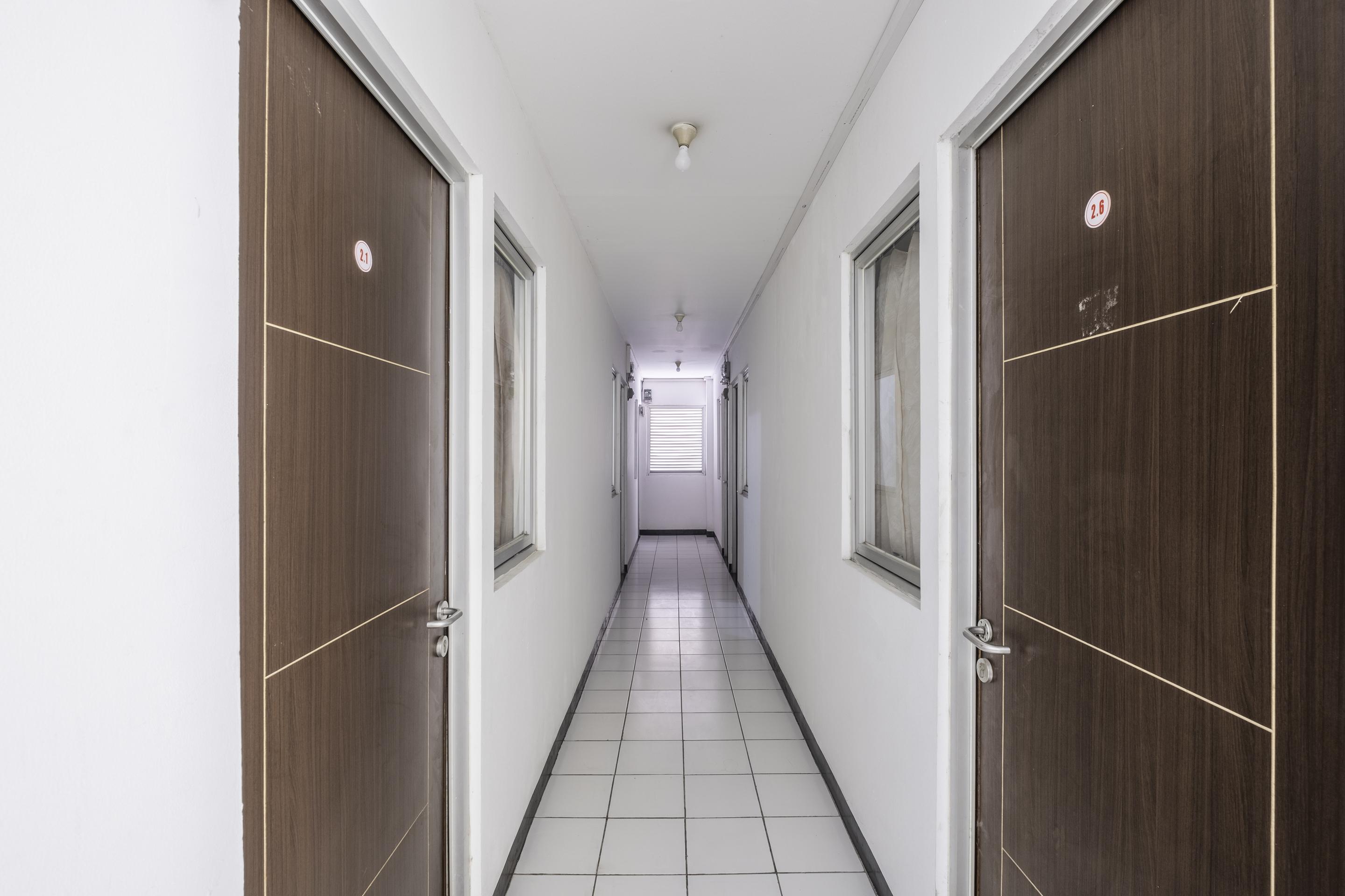 Super Oyo 1568 Stasiun Ka Cirebon Guest House Exterior photo